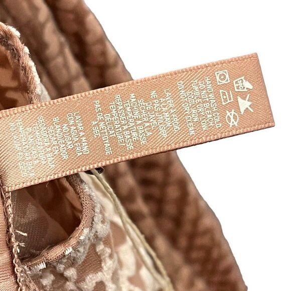 Skims Top WMNS L Velvet Logo Glove Scoop Stretch Sexy Sold Out New - Picture 11 of 13